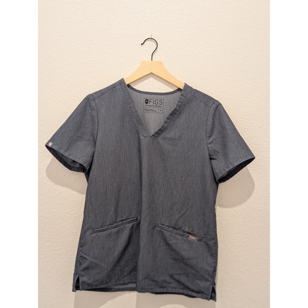Figs Casma Three-Pocket Scrub Top Graphite M